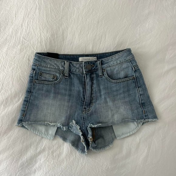 Aritzia Talula Okinawa High Rise Denim Short Size 24 - Picture 2 of 5